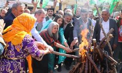 Öcalan’ın memleketinde Newroz ateşini Bakırhan yaktı