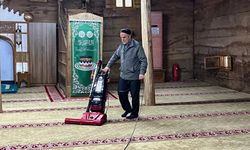 8 asırlık camiyi kokarcalar bastı