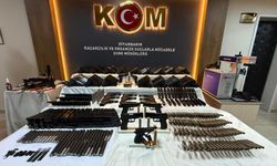 Diyarbakır’da oyuncakçı dükkanı silah atölyesi çıktı!