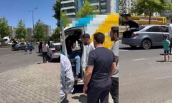 Diyarbakır'da araç içindekini görenler telefona sarıldı; polis ve ambulans sevk edildi