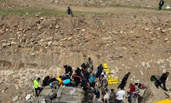 Bingöl’de feci kaza, otomobil dereye uçtu: 7 yaralı