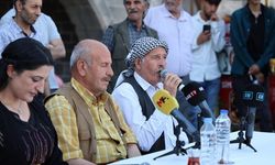 Diyarbakır Ulu Cami önünde dengbêj dinletisi