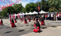 Diyarbakır’da 19 Mayıs kutlamasında Türkçe ve Kürtçe ezgiler
