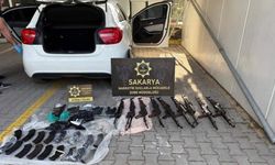 Diyarbakır’da, polisin kiraladığı araçtan kaleşnikoflar çıktı