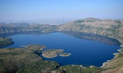 Dünyanın ikinci büyük krater gölünde turizm sezonu açıldı