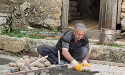 Ekmeğini 45 yıldır taştan çıkarıyor
