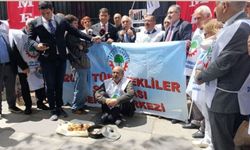 Emekliler TÜİK önünde: Maaşlarımız sadakaya dönüştürüldü
