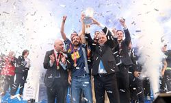 1. Lig'e yükselen Sarıyer, şampiyonluk kupasını aldı