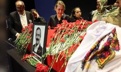 Sırrı Süreyya Önder’in tabutu AKM’de, barış tülbendi asıldı