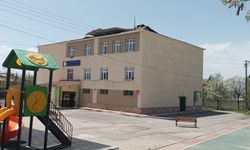 Van'da fırtına okulun çatısını uçurdu