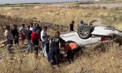 Mardin'de otomobil şarampole devrildi