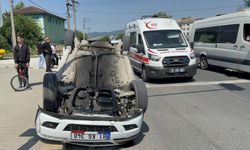 Yayaya yol veren otomobil takla attı: 3 yaralı