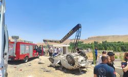 Mardin’de otomobil şarampole yuvarlandı: 1 ölü, 1 yaralı