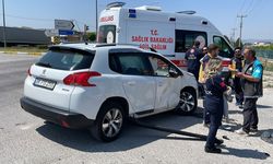 Ambulans ile otomobil çarpıştı: 5 yaralı
