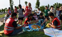 Batman’da çocuklar Kızılay’ın uçurtma şenliğinde bir araya geldi