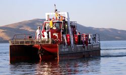 Hazar Gölü’ne nefes verecek gemi geldi