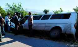 İşçi servisi devrildi: 6 yaralı