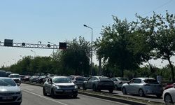 Diyarbakır’da bayram sabahı mezarlık yoğunluğu: Trafik kilitlendi