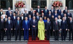 NATO Zirvesi’nde Erdoğan, Trump’la yan yana aile fotoğrafında yer aldı