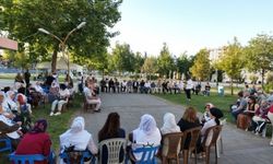 Diyarbakır’da kadınlı erkekli toplanıp 4 gündür nöbet tutuyorlar!