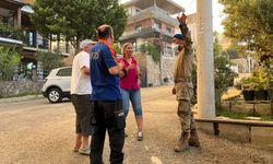 İzmir Seferihisar'da alevlerin yaklaştığı mahalle tahliye ediliyor