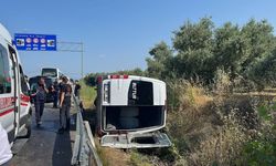 Antalya’da tur minibüsü devrildi, 6 turist ve sürücü yaralandı