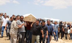 İzmir'deki kazada ölen 3 kız kardeş, Mardin'de yan yana defnedildi