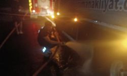 İtfaiyeden, yanan araca sıra dışı bir müdahale!