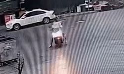 AVM'nin kurşunlanması kameraya yansıdı
