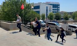 Sahte basın kartıyla dolandırıcılık yapan 3 kişi gözaltına alındı