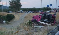 Domates yüklü kamyonu canına mal oldu!