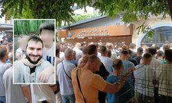 Kızını döverken kendisini uyaran kişiyi bıçakla öldürdü
