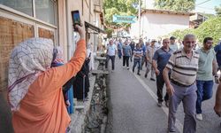 Erkekler terk etti, mahalle 1 günlüğüne kadınlara emanet edildi