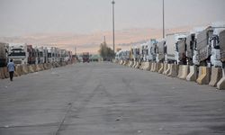 Sınırda, şoförlerin cehennem sıcaklarıyla imtihanı!