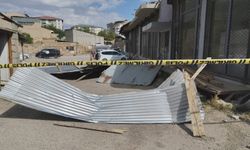 Van’da rüzgar kabusu; çatılar uçtu