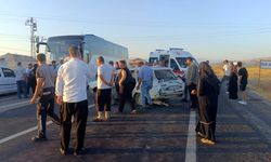 Otobüs ile otomobil çarpıştı: 5 yaralı