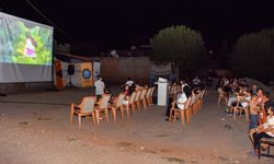 Diyarbakır'da çocuklara açık havada sinema keyfi