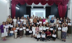 Diyarbakır’da çok dilli eğitim için eğitmenler sertifikalarını aldı