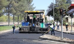 Diyarbakır’ın sorunlu yollarına neşter: Asfalt serimi başladı