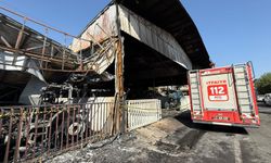 Diyarbakır’da büyük yangın: 3 dükkan, 22 traktör yandı