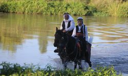 Diyarbakır'ın "Buzcu Baba"sı serinletmek yollarda