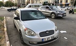 Otomobil motosikletle çarpıştı, 2'si çocuk 4 yaralı