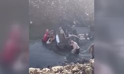 Peri Çayı'na düşen otomobildeki anne ve kızı son anda kurtarıldı