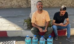 Su sıkıntısı yaşayan vatandaş, 4 pet şişe ile sesini duyurmayı başardı!
