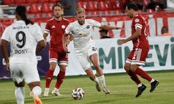 Kırmızı kartlara rağmen  Ümraniyespor Manisa'yı affetmedi