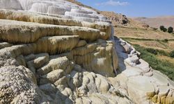 Van’ın travertenleri, Pamukkale'yi aratmıyor