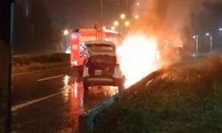 Seyir halindeki araç bir anda alev topuna döndü