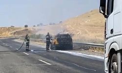 Diyarbakır'da seyir halindeki otomobilde yangın
