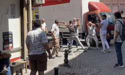 Yol kapatma kavgasında sopa ve yumruklar konuştu