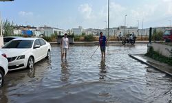 65 yılın en kurak dönemini yaşadı, yollar birden göle döndü